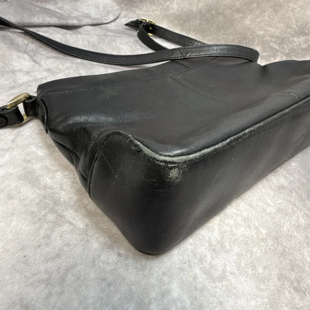 Vintage Etienne Aigner Black Genuine Leather Shoulder Bag Gold Tone Logo Classic